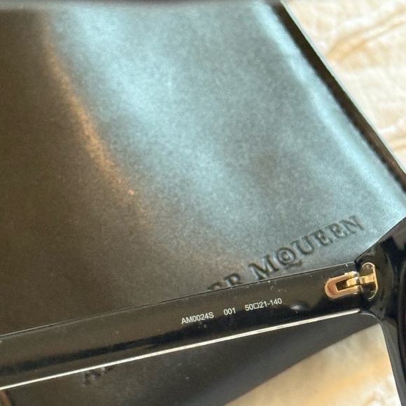 Alexander McQueen | Black Skull Sunglasses - Picture 7 of 7